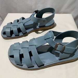 Ladies duck feet sandals
